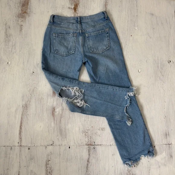 We The Free Maggie Mid Rise Distressed Straight Leg Jeans Light Wash Size 25 FP - Picture 10 of 10